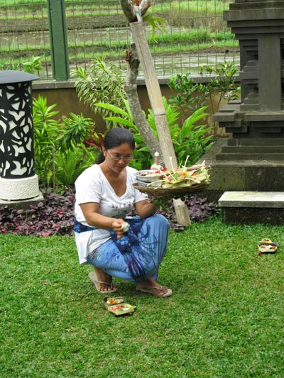 Man-Shri-offering3