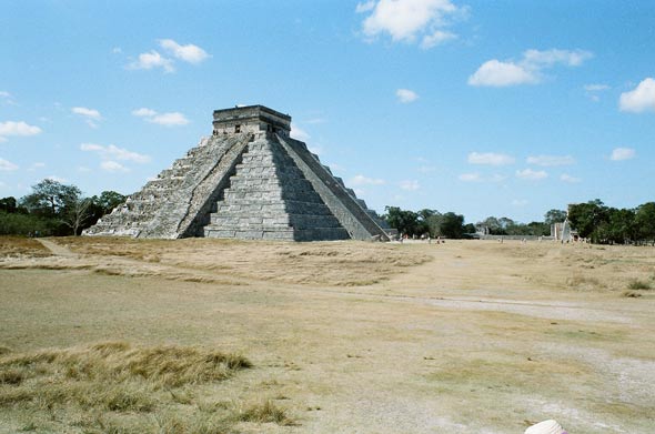 Mexico.-Chichen-Itsa.-Pyramid.-2
