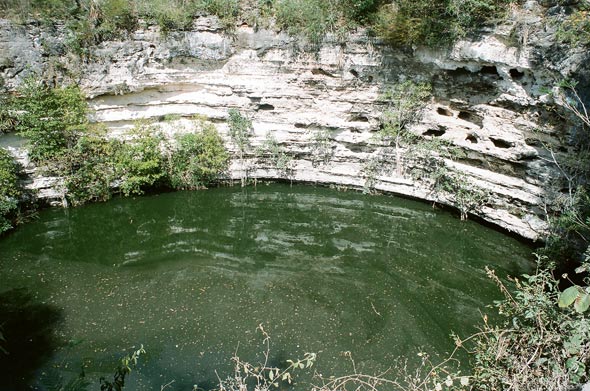 Mexico.-Chichen-Itsa.-Sacrificial-Pool.-2