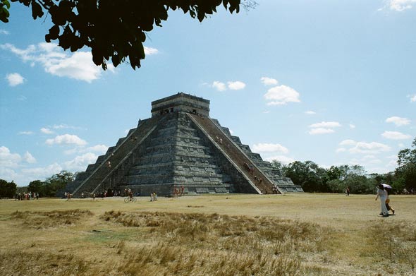 Mexico.-Chichen-itsa.-Pyramid