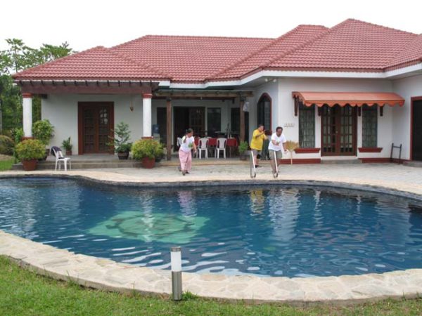 Estipona, Pura Taijiquan by the pool