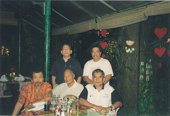 Photo shows Grandmaster Johnny F. Chiuten (seated in the middle), Virgilio Aganon (to his left), Rene Navarro (to his right), Dr. Jopet Laraya and Ollie Jumao-os (left to right standing).