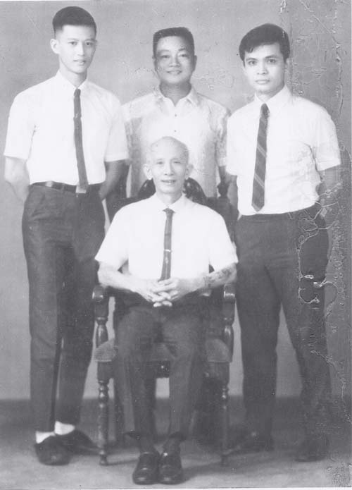 Photo taken in 1970 in Manila's Chinatown showing from left to right Ching See San, Johnny Chiuten and Rene with GM Lao Kim (seated). Ching See San, Johnny Chiuten and Lao Kim have passed away.