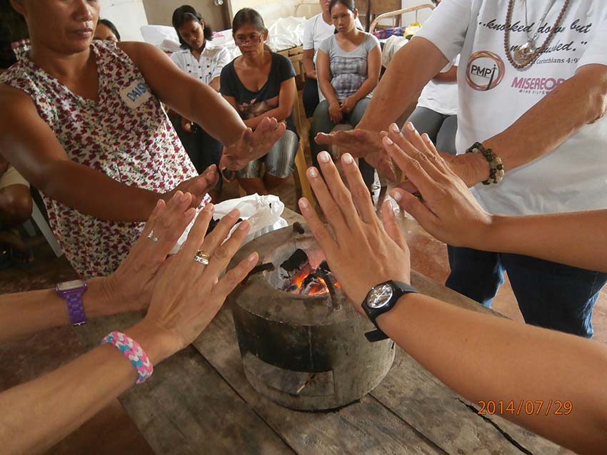 An ancient ritual of cleansing by Fire. The group went through different stages during the course of 2 and 1/2 days -- nourishing the body through uling/charcoal therapy on the navel; meditation of 6 Healing Sounds; Qigong postures; Xing Shen Zhuang Fa.