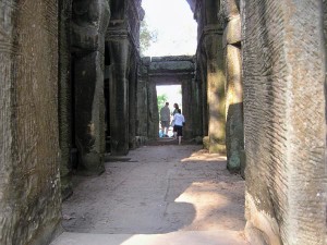 Angkor-Wat.-Corridor.-