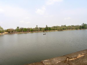 Angkor-Wat.-Lake.