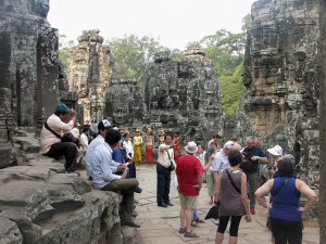 Angkor-Wat.-Tourists.