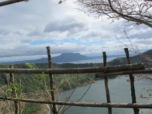 Estipona.-Taal-volcano-cent