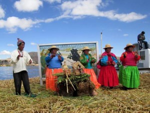 Peru-Lake-Titicaca-Women-Singing-My-bonnie