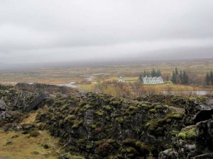 Iceland-marshes-with-rocks-and-house