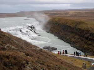 Iceland-waterfalls-perspective